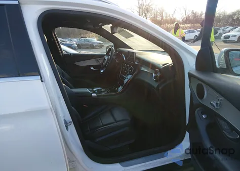 2017 Mercedes-Benz Glc 300 4Matic z USA, uszkodzony, nr VIN WDC0G4KB0HF130252